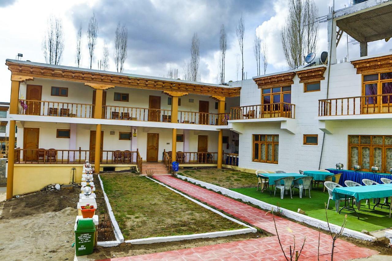 Oyo 37004 City Heart Guest House Λεχ Εξωτερικό φωτογραφία