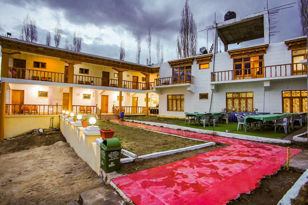 Oyo 37004 City Heart Guest House Λεχ Εξωτερικό φωτογραφία